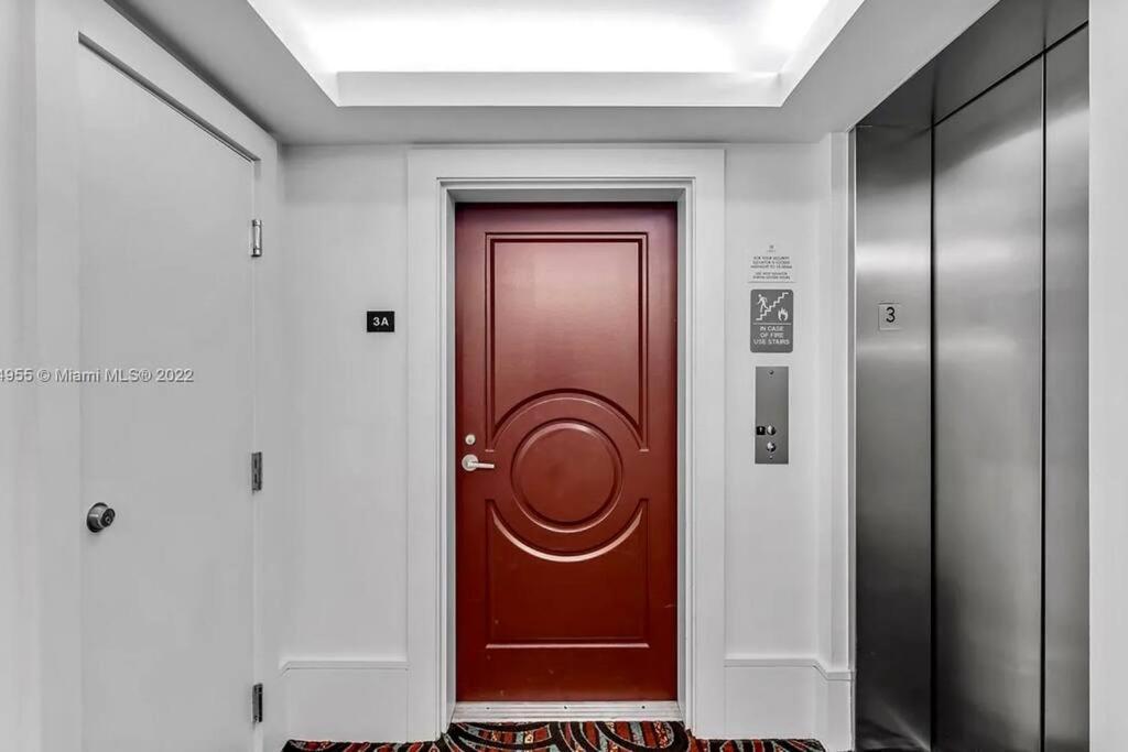 Wow! Location! Unit! New Renovated South Ocean Front Appartement *
