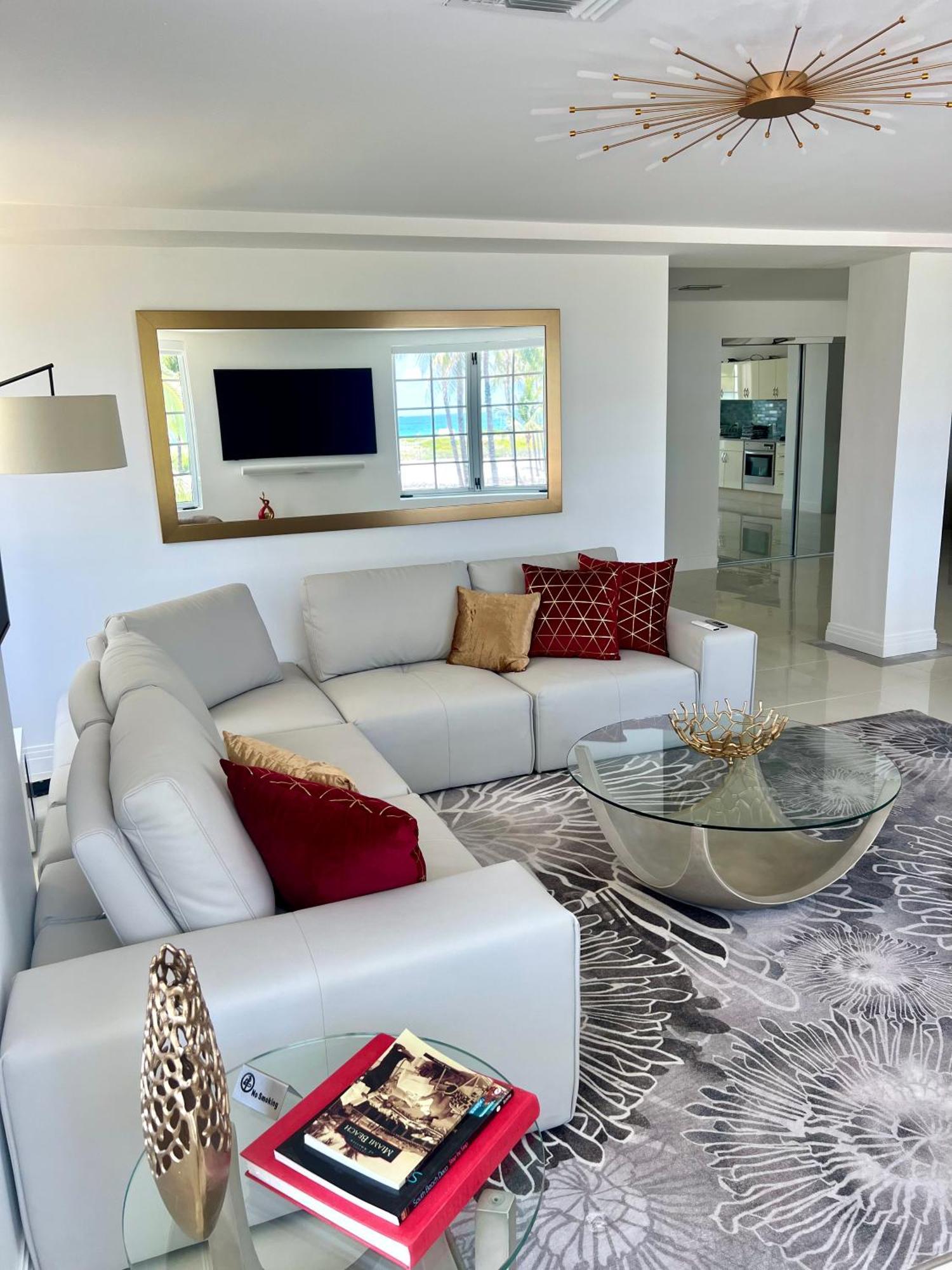 Wow! Location! Unit! New Renovated South Ocean Front Appartement *