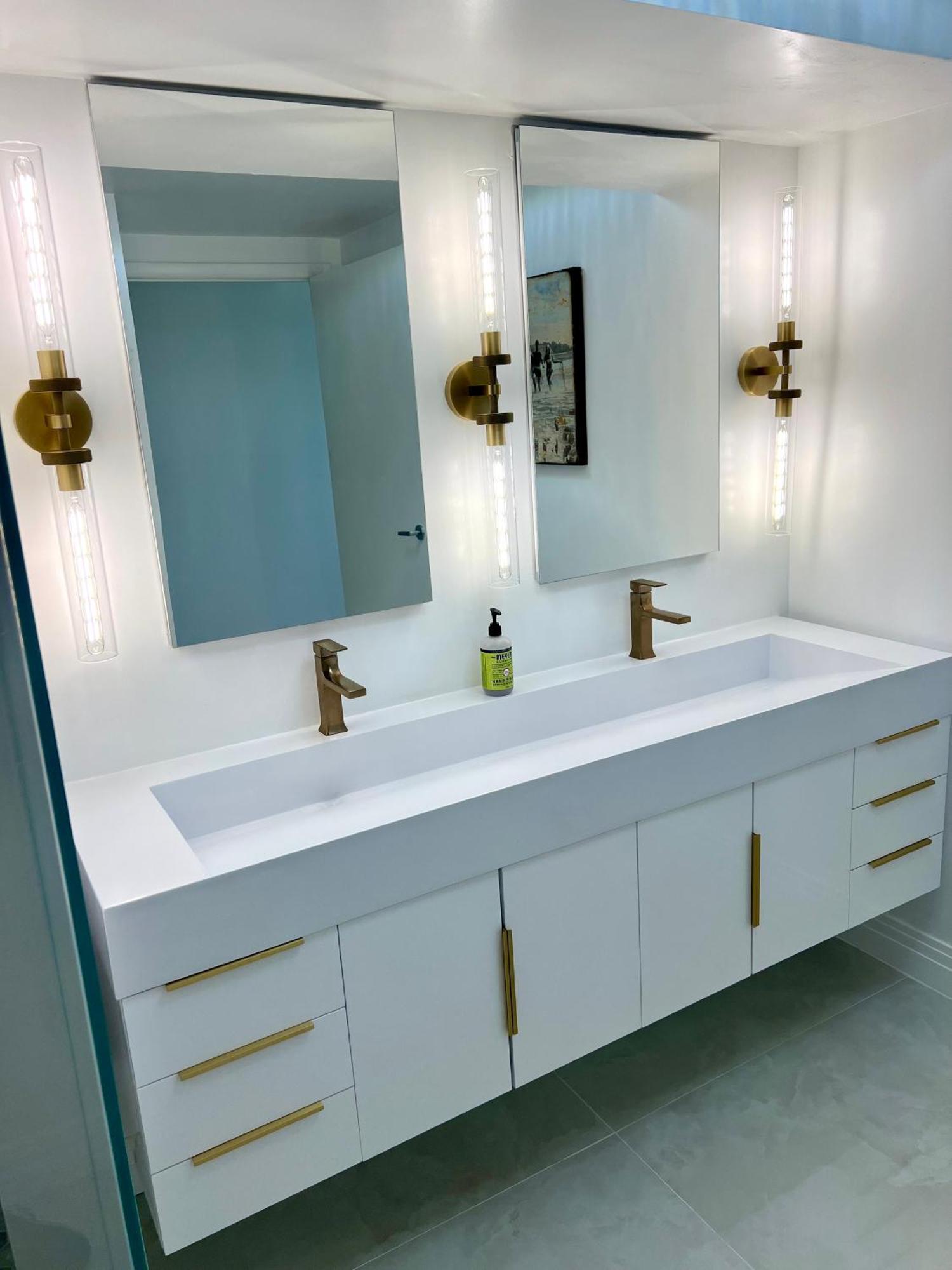 Wow! Location! Unit! New Renovated South Ocean Front Appartement