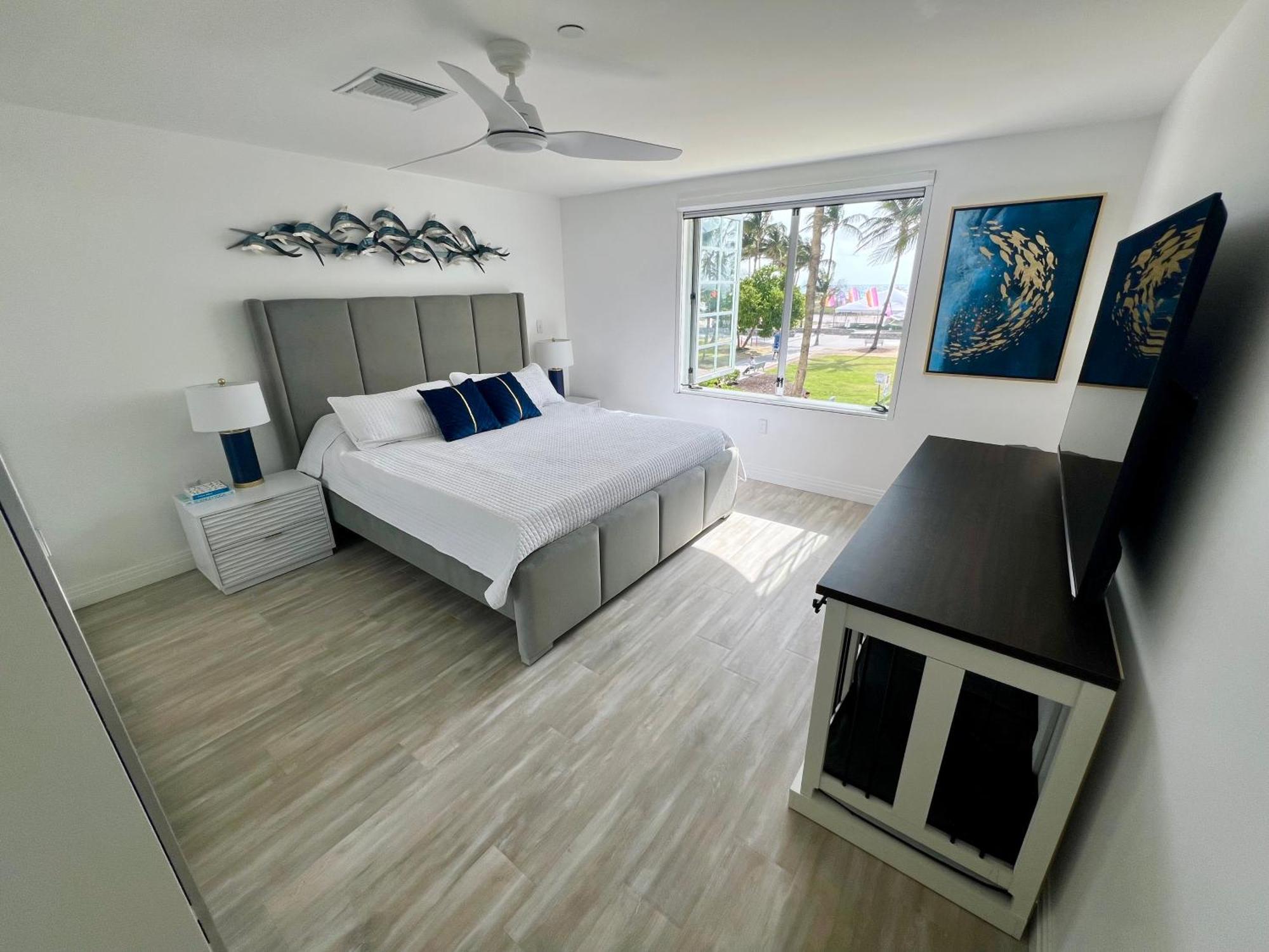 Wow! Location! Unit! New Renovated South Ocean Front Appartement *