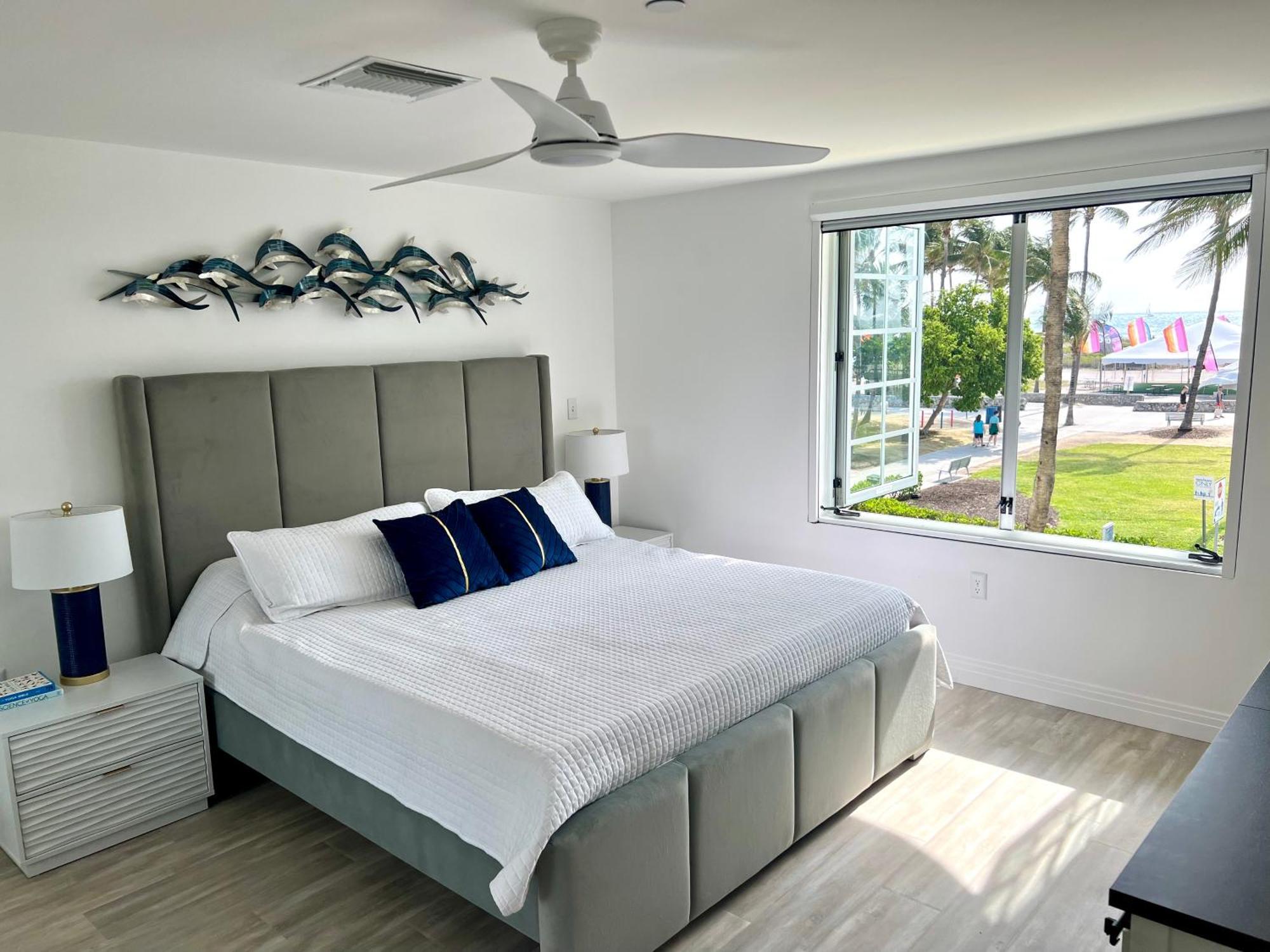 Wow! Location! Unit! New Renovated South Ocean Front Appartement