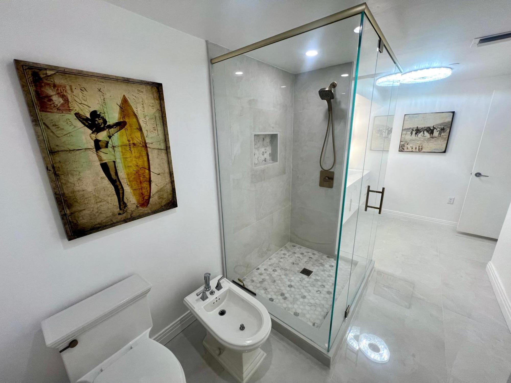 Wow! Location! Unit! New Renovated South Ocean Front Appartement Miami Beach