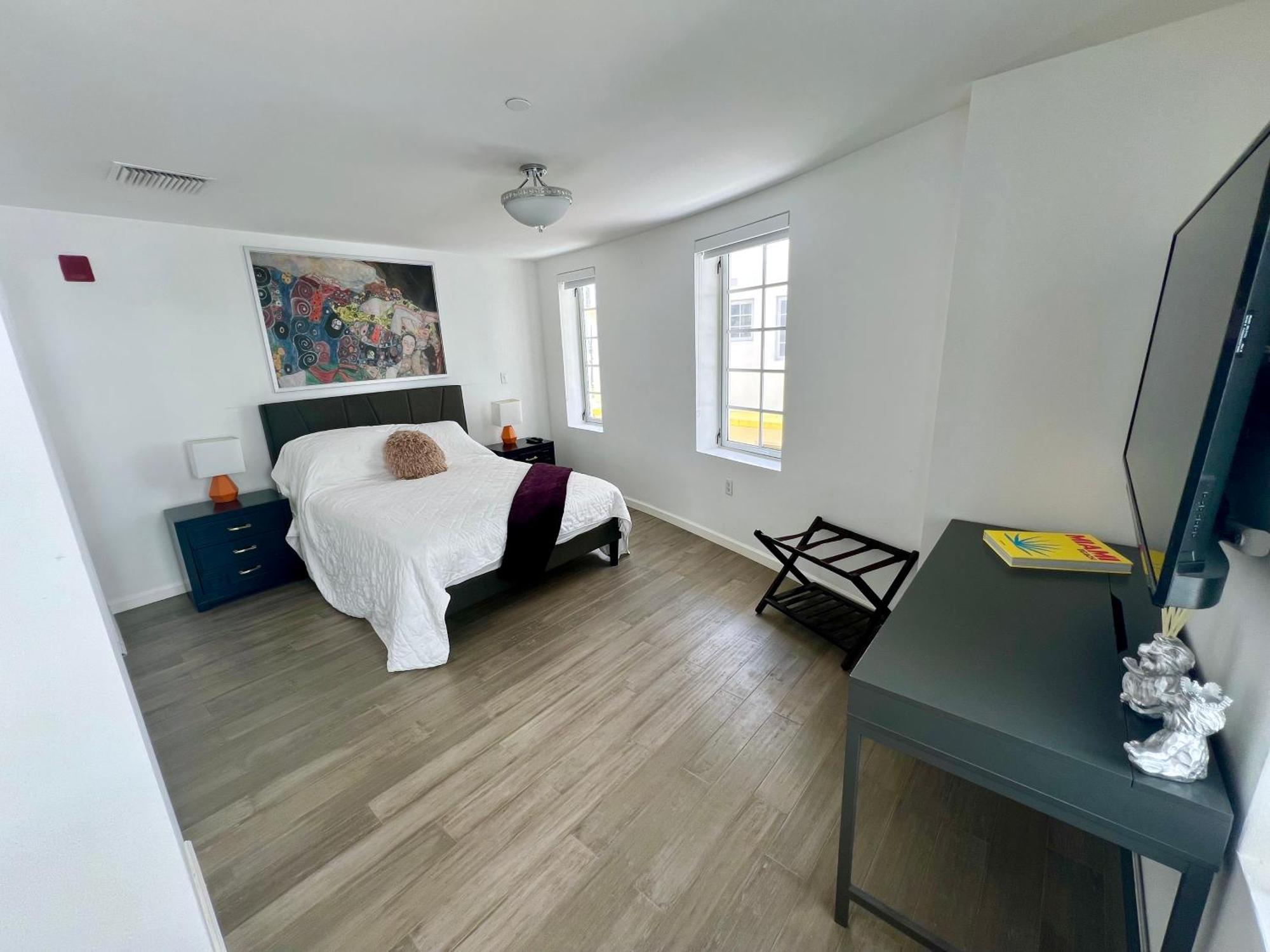 Wow! Location! Unit! New Renovated South Ocean Front Appartement *